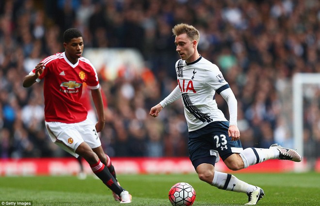 Marcus Rashford (trái) đã không thể tỏa sáng tại White Hart Lane.