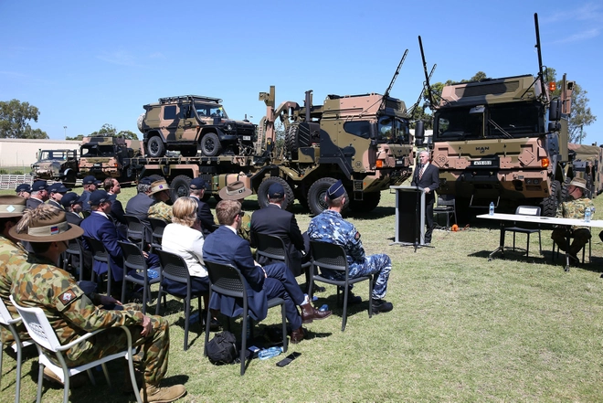 
Buổi lễ tiếp nhận diễn ra ngay tại khuôn viên của khu quân sự Gallipoli, Enoggera, bang Queensland với sự góp mặt của hơn 30 quan chức thuộc Bộ Quốc phòng Australia và các chuyên gia đến từ MAN - Rheinmetall.
