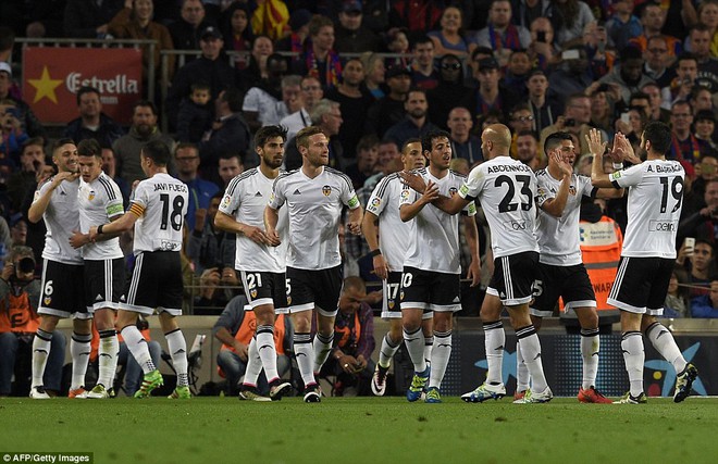 
Ở hạng 11, Valencia đã làm được điều khó tin tại Nou Camp, góp phần buộc Barca có thể phải dâng cúp vô địch La Liga cho 1 trong 2 CLB thành Madrid.
