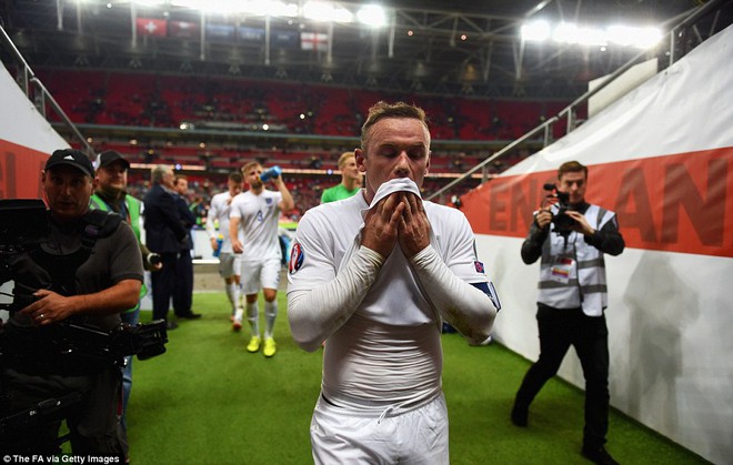 
Nhờ Van Gaal, HLV Hodgson đã có lý do để gặt hẳn Rooney sang một bên tại tuyển Anh.
