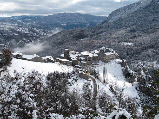 Phong cảnh tuyệt đẹp ở làng Sarroca de Bellera - nơi chôn rau cắt rốn của Puyol