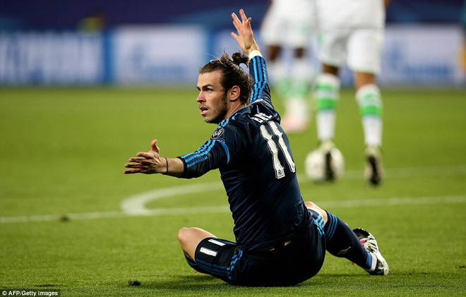 
Bale phản ứng trong 1 tình huống anh cho Real đáng được hưởng penalty.
