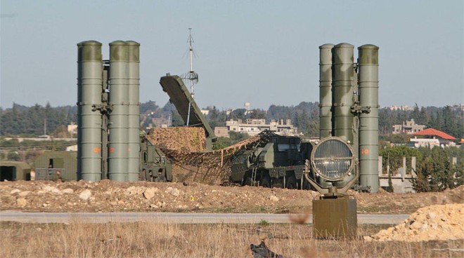 
Tên lửa phòng không S-400 của Nga triển khai tại Syria.
