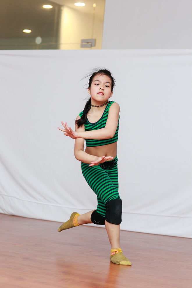 
Nguyễn Ngọc Hà My - thí sinh 9 tuổi từng gây sốt ở vòng bán kết cuộc thi Vietnams Got Talent với màn múa trống điêu luyện. Cô bé nhận được cơn mưa lời khen từ các giám khảo nhờ gương mặt xinh xắn với các biểu cảm vô cùng ấn tượng.
