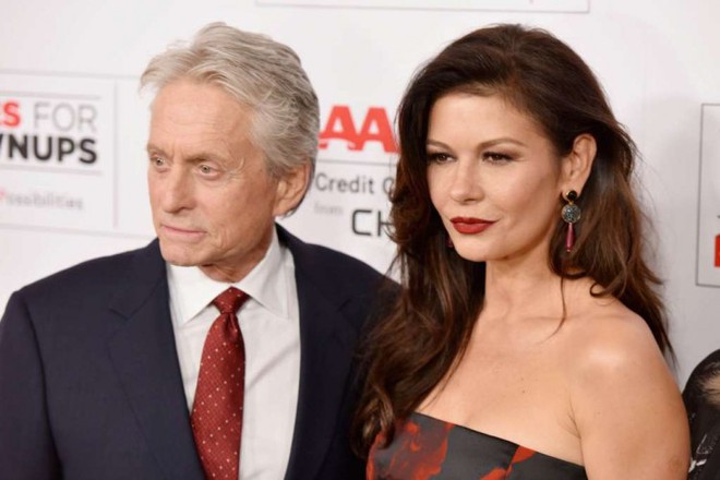 
Hình ảnh năm 2016 của Michael Douglas cùng vợ Catherine.
