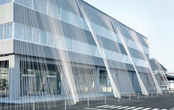 
Lưới sợi carbon cũng làm đẹp thêm cho tòa nhà.
