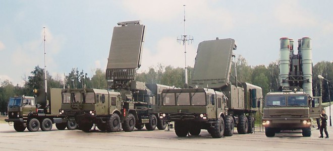 
Tên lửa phòng không S-400 của Nga.
