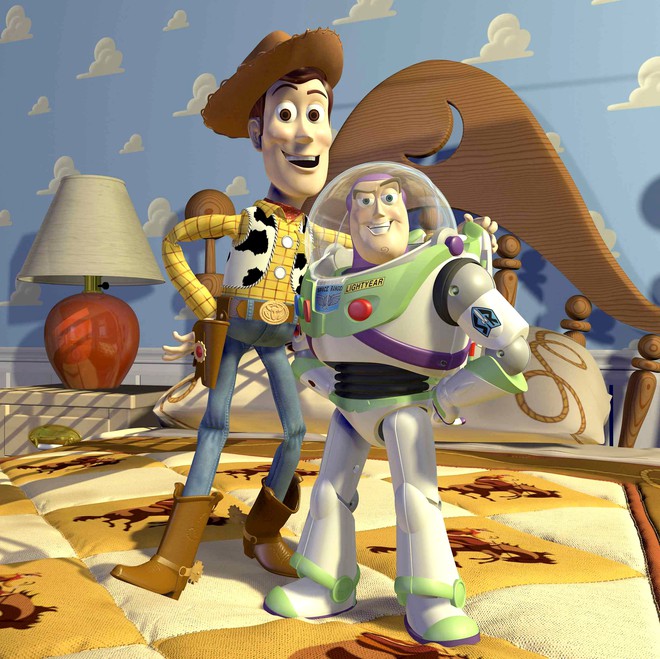 
Và đây là Woody (trái) và Buzz Lightyear trên phim.
