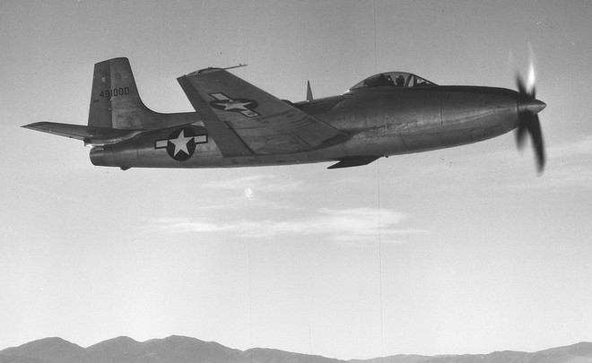 XP-81 trong một chuyến bay thử nghiệm