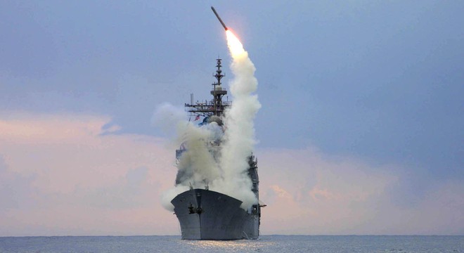 Tên lửa Tomahawk phóng từ tàu chiến Mỹ