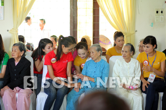 thi-sinh-hoa-hau-viet-nam-bat-khoc-khi-di-tu-thien