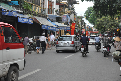 nha-mat-pho-ha-noi-rot-gia-manh