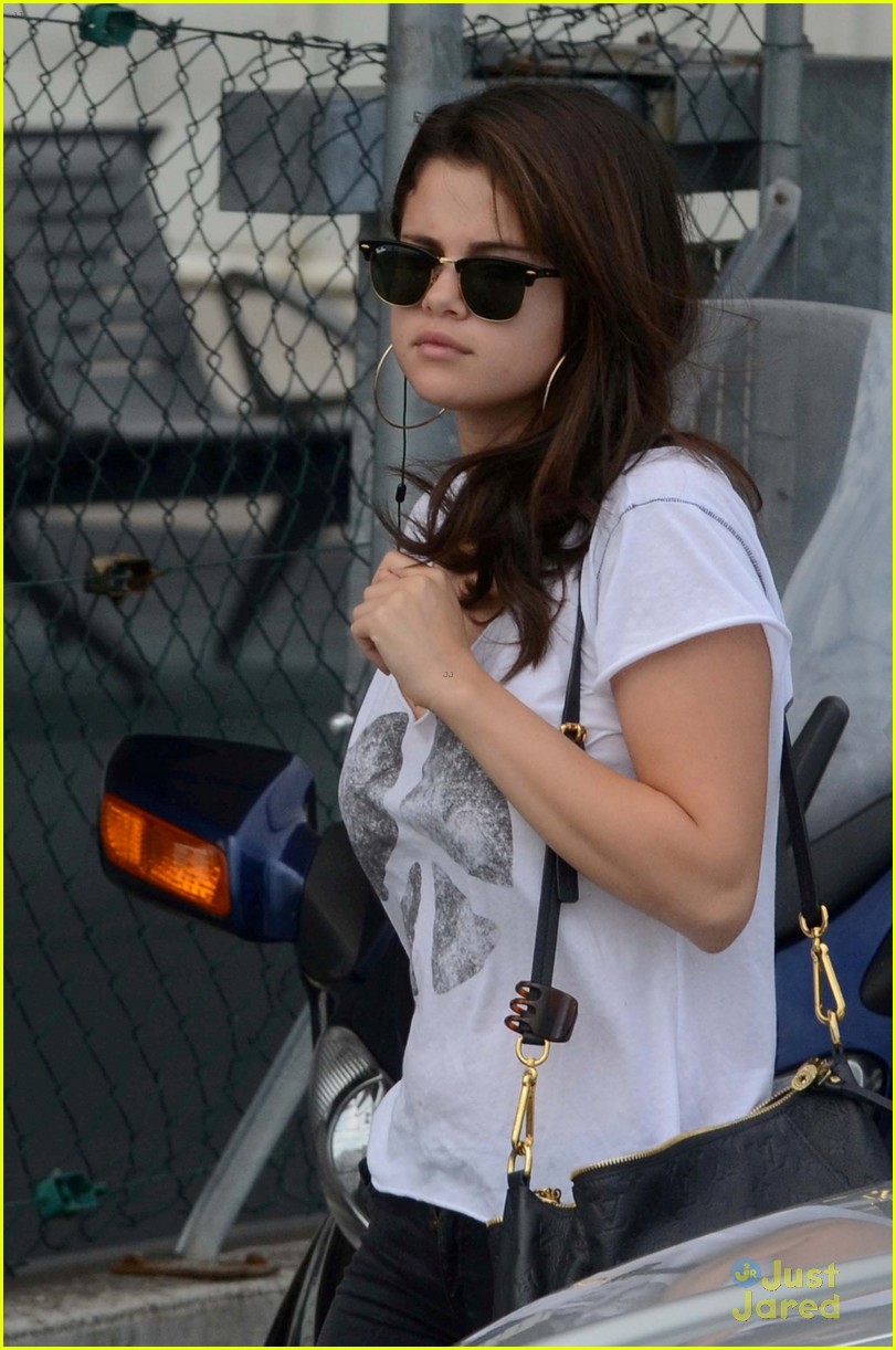 selena-gomez-sexy-khi-den-venice