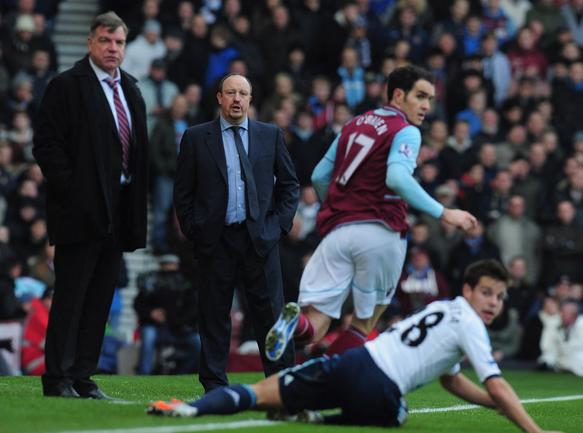 West Ham 3–1 Chelsea: Bắt đầu đếm ngược với Benitez 3