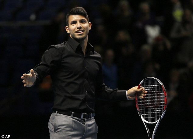 Aguero tập chơi Tennis cùng Del Porto 9