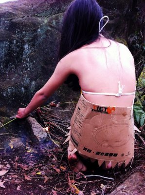 Thiếu nữ bí ẩn trốn vào rừng... tránh ngày tận thế (?!) 4