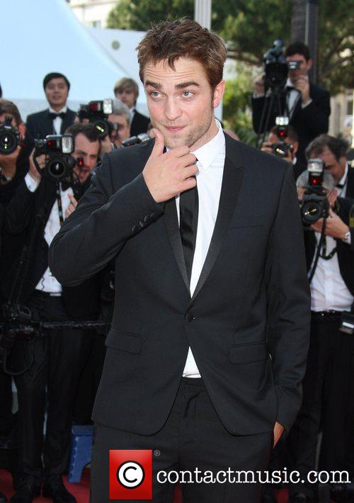 robert-pattinson-van-lo-lang-goi-dien-cho-kristen-stewart