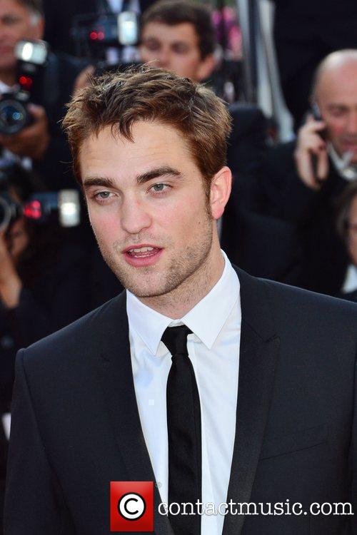 robert-pattinson-van-lo-lang-goi-dien-cho-kristen-stewart