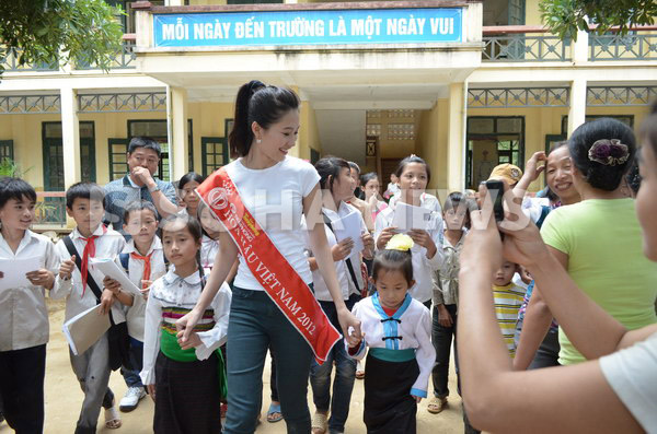 tan-hoa-hau-viet-nam-dep-gian-di-di-tu-thien-tai-thanh-hoa