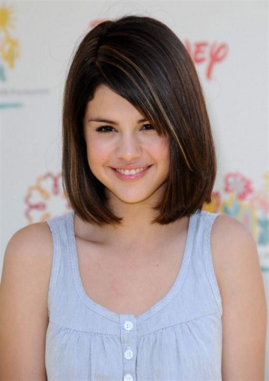 8-phong-cach-lam-dep-an-tuong-cua-selena-gomez