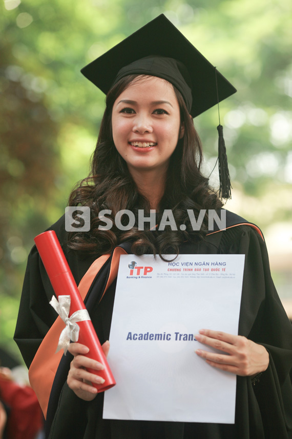 top-5-hhvn-vu-ngoc-anh-rang-ro-ngay-tot-nghiep