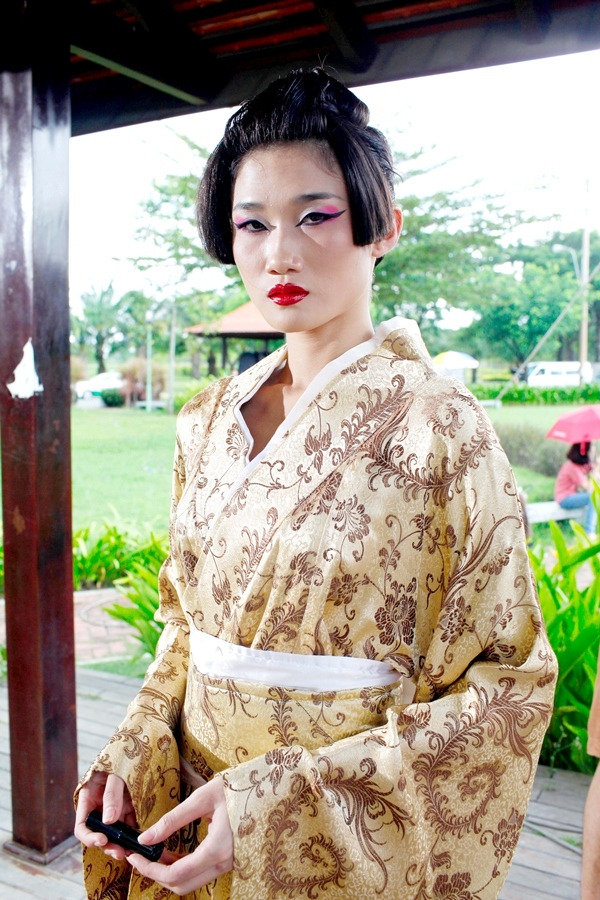 thi-sinh-vietnams-next-top-model-2012-duyen-dang-voi-kimono