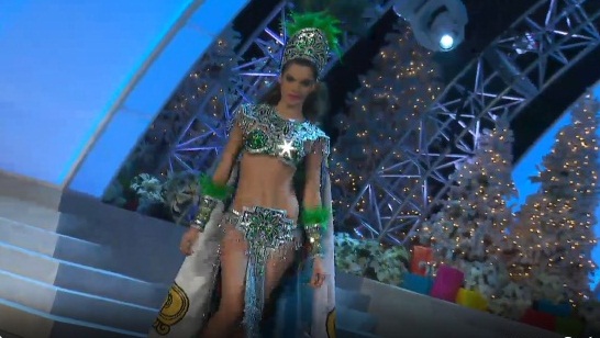 Diễm Hương kiêu sa áo dài tại Miss Universe 2012 9