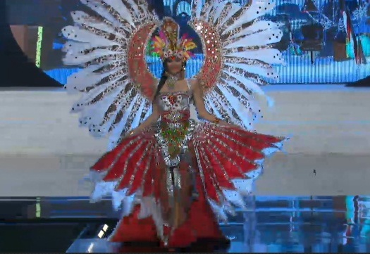 Diễm Hương kiêu sa áo dài tại Miss Universe 2012 13