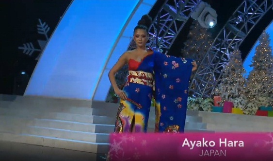 Diễm Hương kiêu sa áo dài tại Miss Universe 2012 12