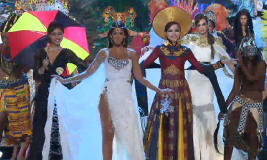 Diễm Hương kiêu sa áo dài tại Miss Universe 2012 5