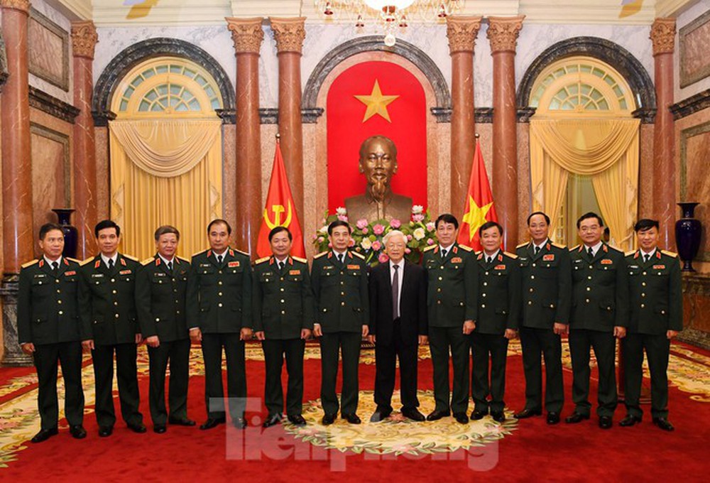 Tổng Bí thư, Chủ tịch nước trao quân hàm Thượng tướng cho hai sĩ quan cấp cao Quân đội - Ảnh 3.