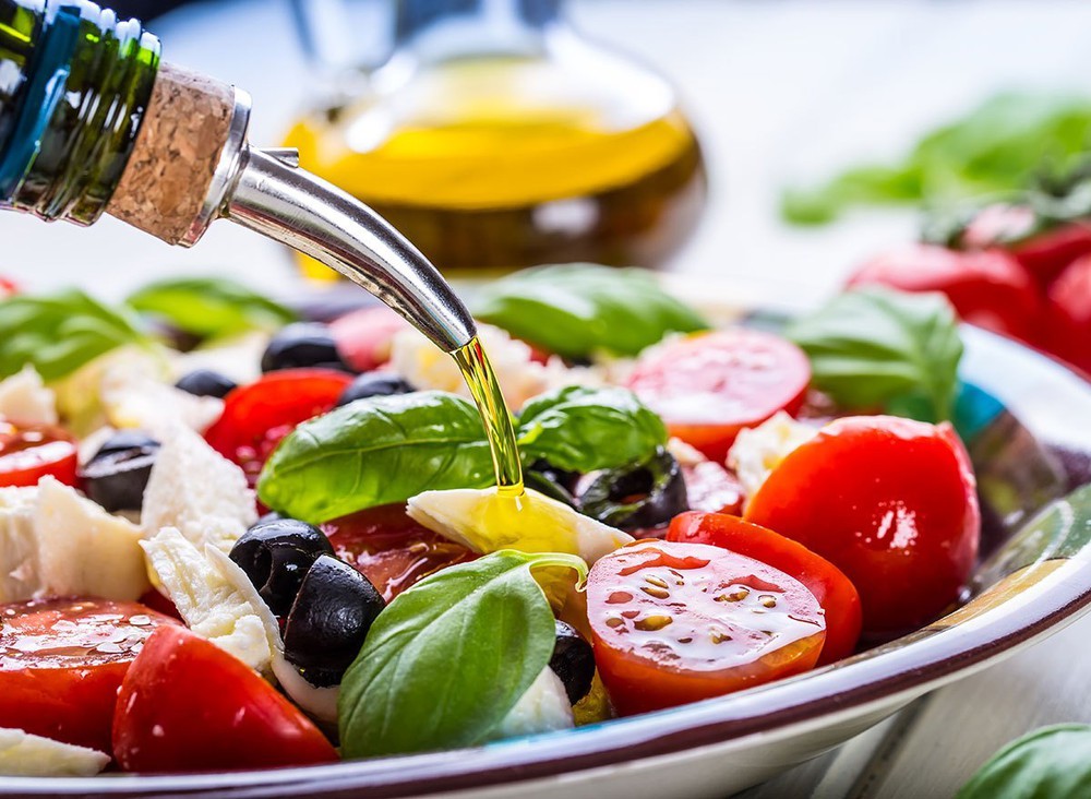 Vì sao dầu ô liu được coi là dầu tốt cho sức khoẻ nhất, chế độ ăn kiểu Địa Trung Hải ưu tiên tiêu thụ? - Ảnh 3.