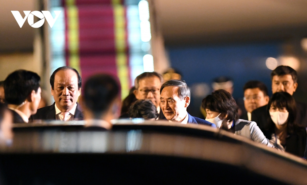 Hình ảnh Thủ tướng Suga Yoshihide và đoàn cấp cao Nhật Bản đến Nội Bài - Ảnh 12.