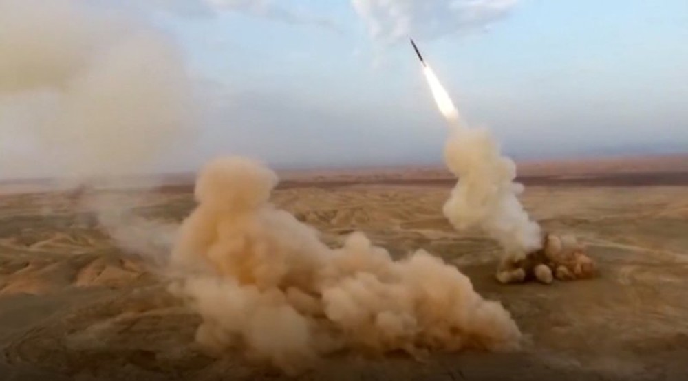 Nga ra tay tiếp sức, F-22 và F-35 Mỹ sẽ phải “gục ngã” trước phòng không Iran? - Ảnh 1.