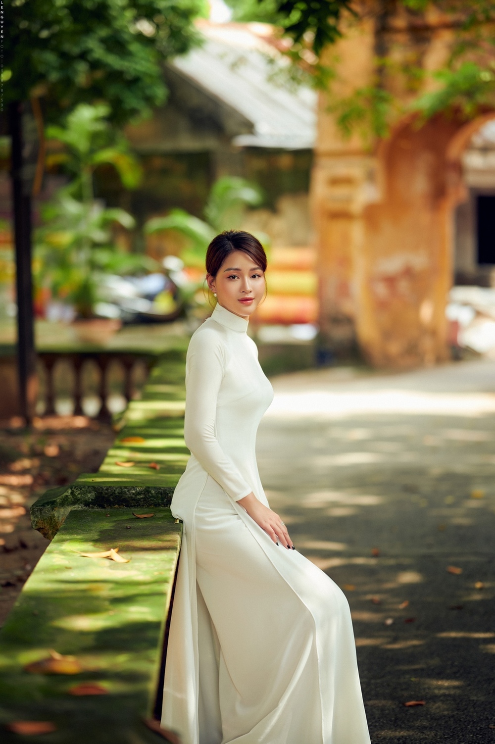 Hoa khôi Giọng hát hay Hà Nội khoe nhan sắc tinh khôi trong áo dài trắng - Ảnh 9.