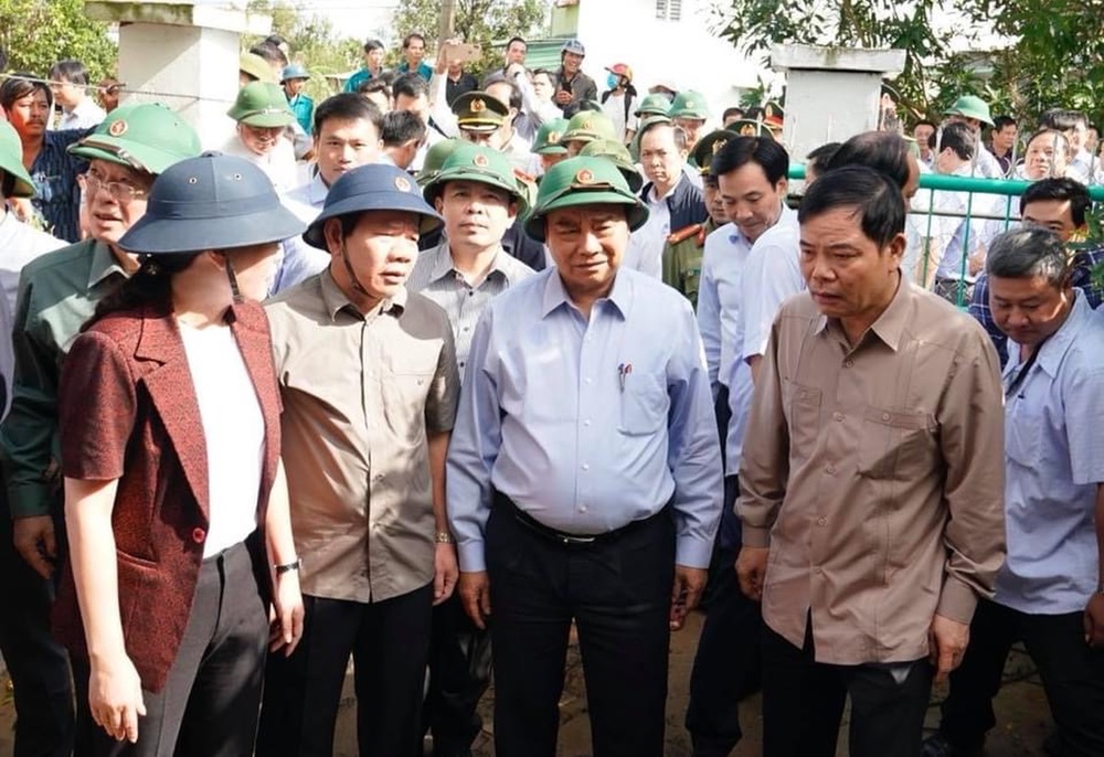 Thủ tướng Nguyễn Xuân Phúc: Tiền hỗ trợ bão lũ phải đến tận tay người dân - Ảnh 4.