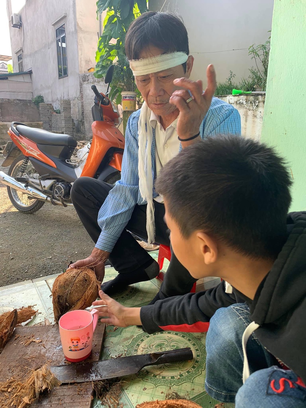 Ấm ức khi bố bị gọi là thằng điếc, con gái chia sẻ câu chuyện khiến ai cũng quặn lòng - Ảnh 3.