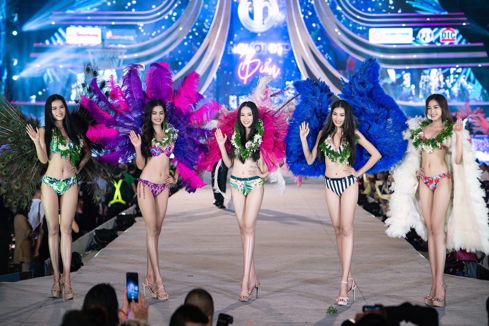 Cận cảnh màn diễn bikini bốc lửa của các thí sinh đẹp nhất Hoa hậu VN - Ảnh 2.
