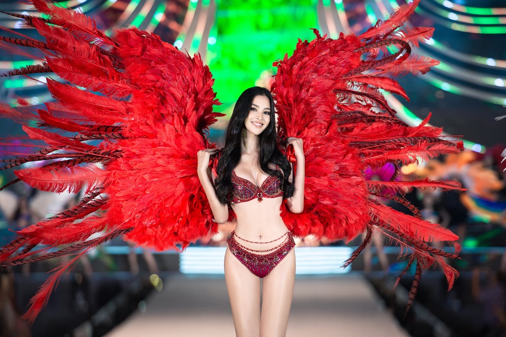 Cận cảnh màn diễn bikini bốc lửa của các thí sinh đẹp nhất Hoa hậu VN - Ảnh 11.