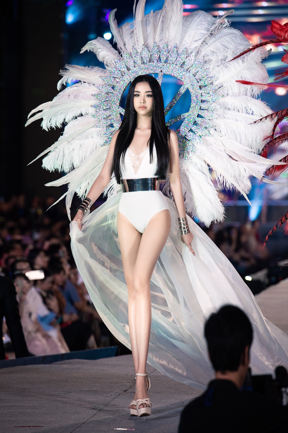 Cận cảnh màn diễn bikini bốc lửa của các thí sinh đẹp nhất Hoa hậu VN - Ảnh 13.