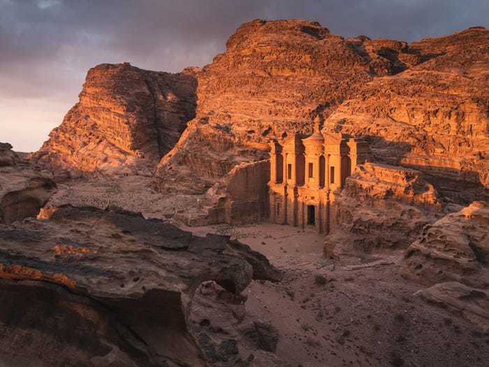 Độc đáo khách sạn dưới lòng đất ở giữa sa mạc Ả Rập - Ảnh 3.