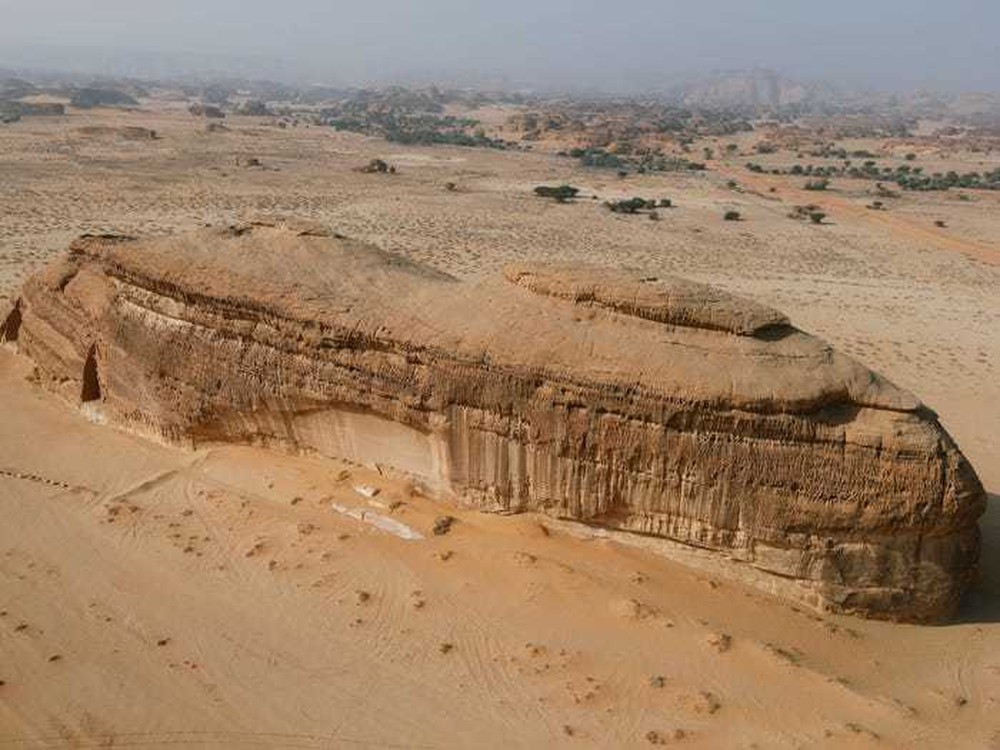 Độc đáo khách sạn dưới lòng đất ở giữa sa mạc Ả Rập - Ảnh 4.