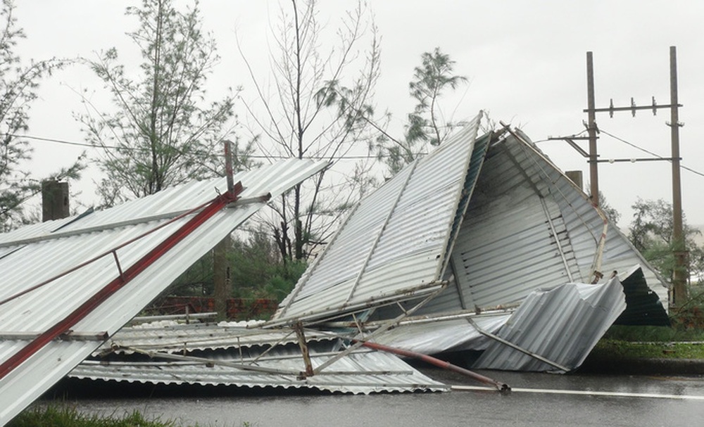 Những thiệt hại ở Quảng Bình sau bão Vamco đi qua - Ảnh 8.