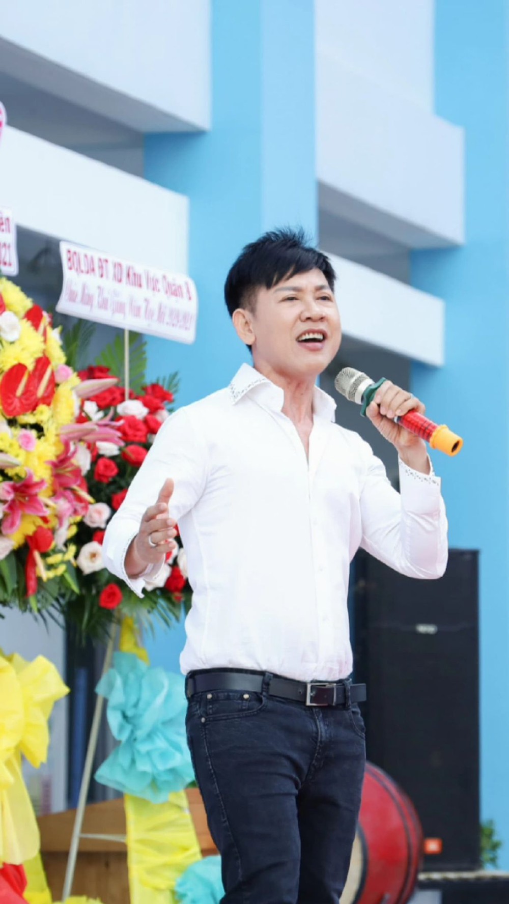 Ca sĩ Mai Tuấn: Khi đi hát, biết tôi là thầy giáo, mọi người có chút e dè, đối xử cũng khác - Ảnh 1.