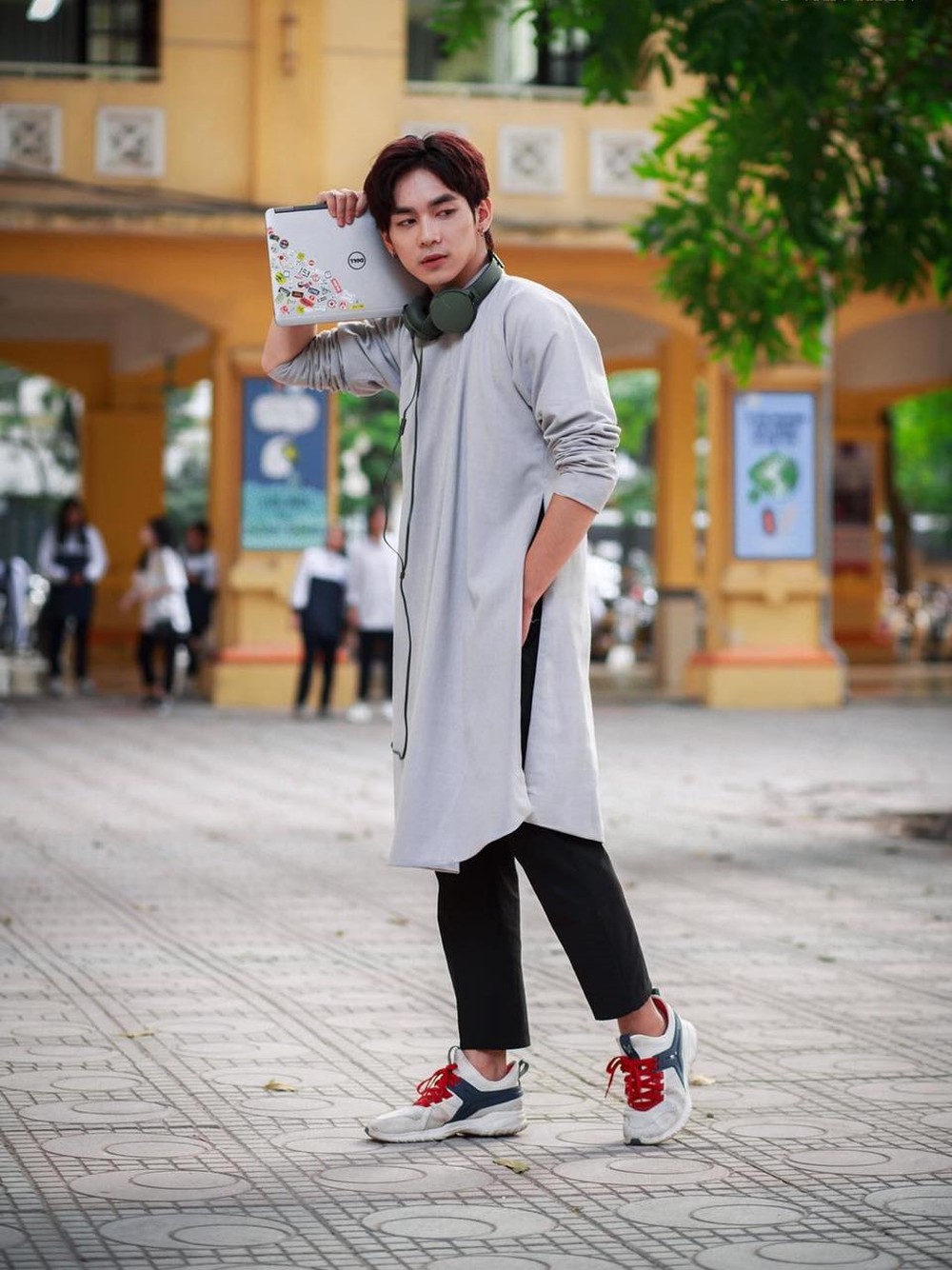 Dàn trai đẹp trường THPT Phan Đình Phùng mặc áo dài gây bão mạng xã hội - Ảnh 7.