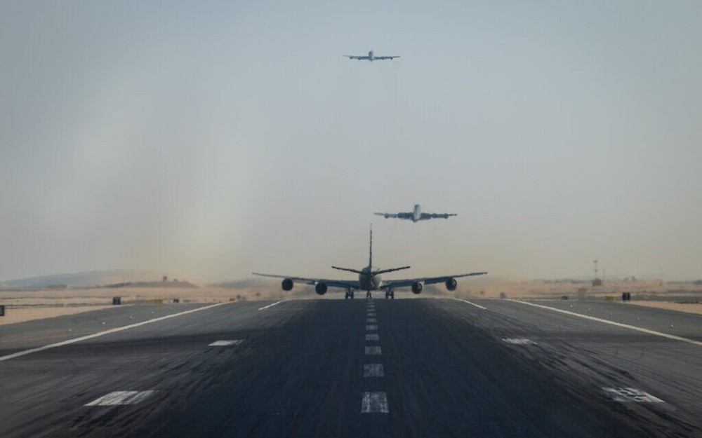 B-52 Mỹ bất ngờ tàng hình ở Israel trên đường bay tới Trung Đông: Chuyện gì đang xảy ra? - Ảnh 1.