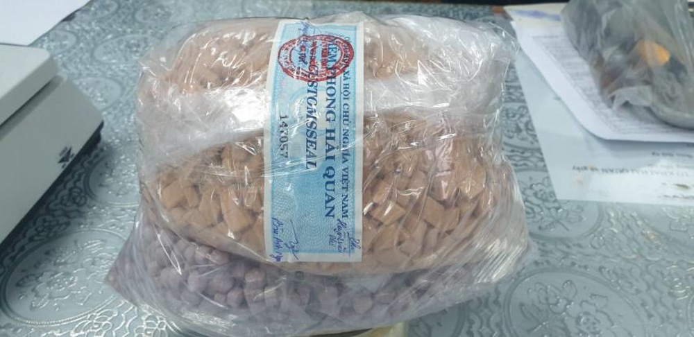 Hơn 20 kg ma tuý trong các lô hàng quà biếu được ngụy trang tinh vi về Sài Gòn - Ảnh 3.