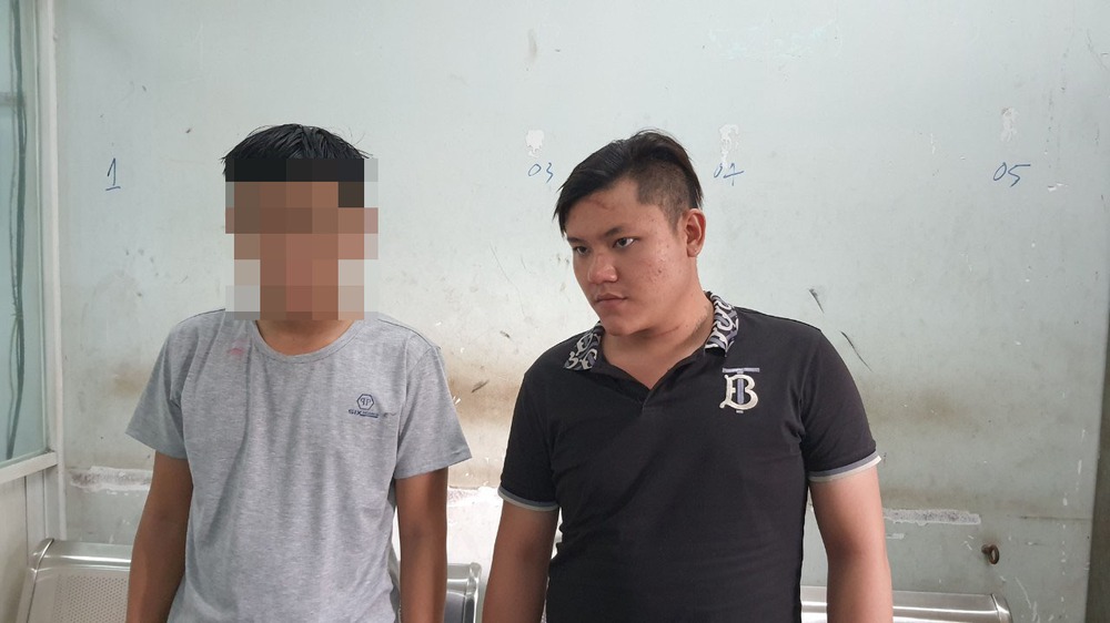 Bắt 2 nghi can trong nhóm giang hồ dùng hung khí truy sát người đàn ông ở Sài Gòn - Ảnh 1.