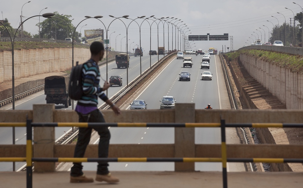 Xây cao tốc, thu nợ qua phí cầu đường: Trung Quốc dùng chiêu gì với những "con nợ" khó đòi?