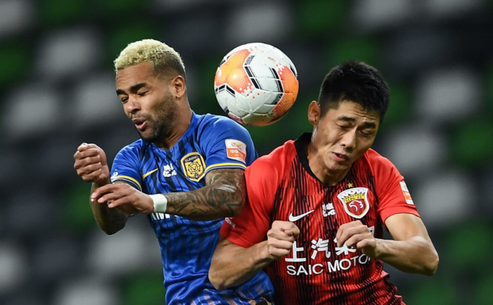Vừa đặt ra quy định gây chấn động, "sếp" bóng đá Trung Quốc đã tính ngay đường lách luật